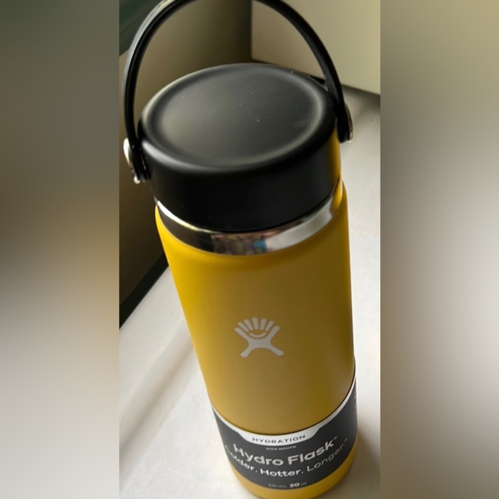 NWT Hydro Flask 20oz Wide Mouth in Sunflower